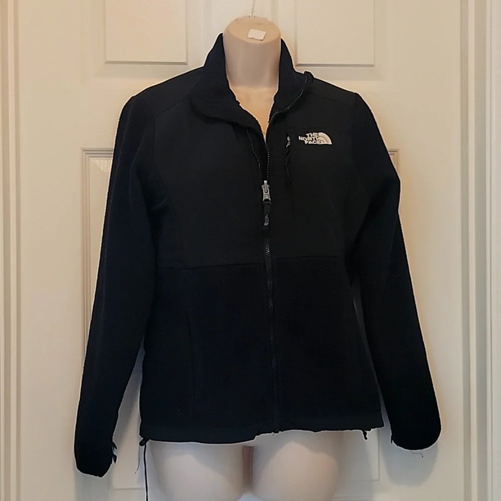 THE NORTH FACE BLACK FLEECE JACKET (sz small)